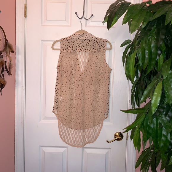 ❗️SOLD❗️ Button Up Flowy Top W/ Lace Back - Picture 2 of 5